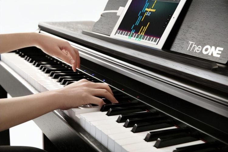 小叶子The ONE智能钢琴：零基础成年人，轻松有趣自学钢琴