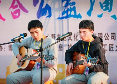 河南许昌“文明建安爱在北海”小野吉他文化传媒公益演出现场纪实