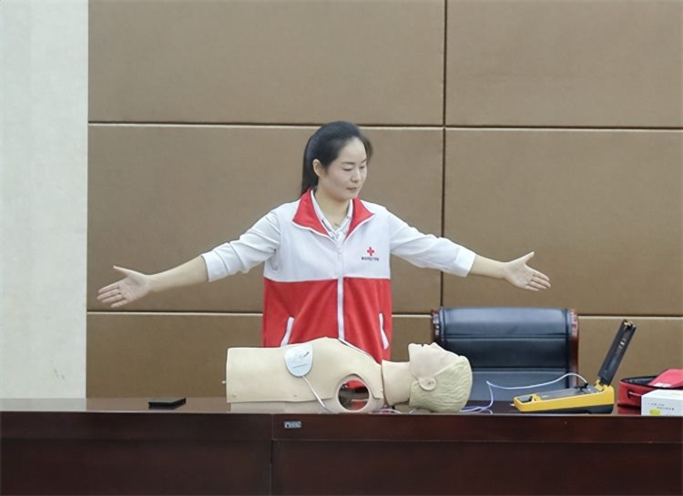 市红十字会开展应急救护培训“进机关”活动