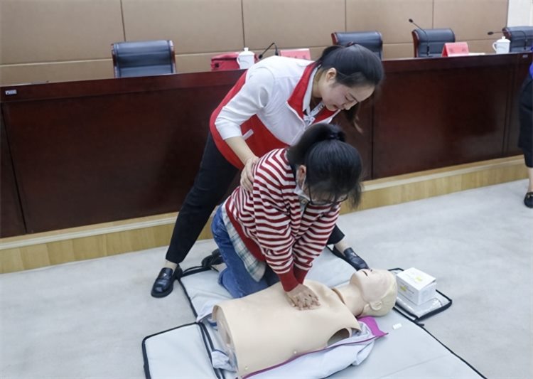 市红十字会开展应急救护培训“进机关”活动