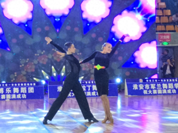 2019华东三省一市体育舞蹈锦标赛在淮安市体育馆开幕