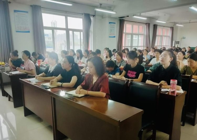 渭南高新区教育文体局组织各校开展2023年暑期校本研修培训