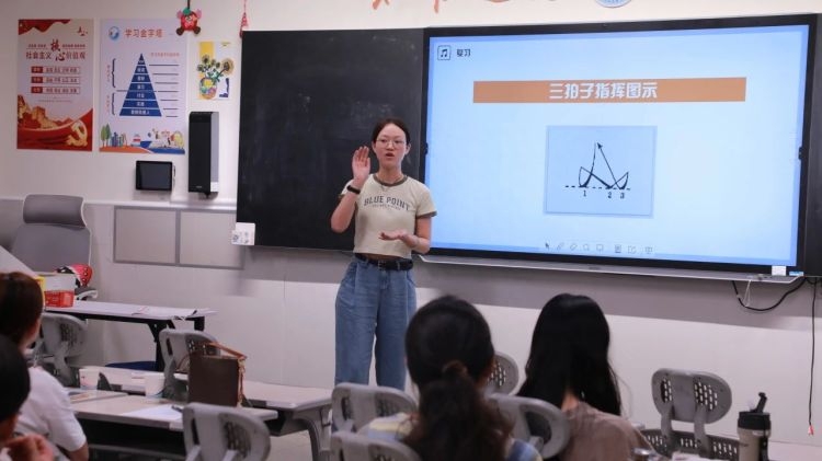 深圳教科院实验学校（光明）暑期培训：聆听前辈指导，打磨上课流程