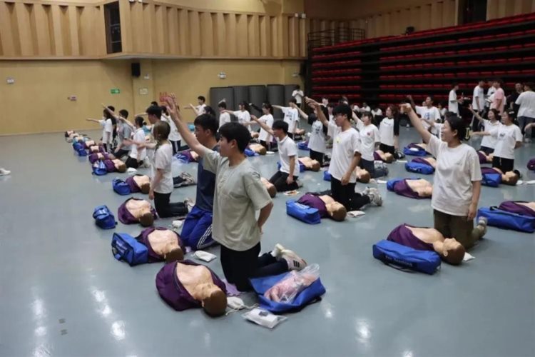 “救” 在身边！武汉体育学院开展心肺复苏教学培训