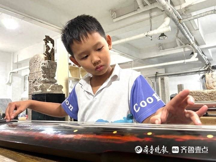 射箭、围棋、古琴……同学们在夏令营里感受中国传统文化