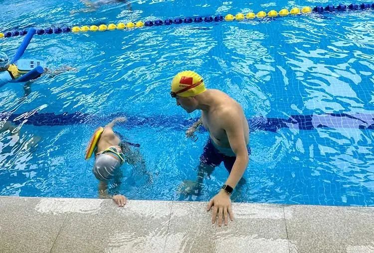 奥维游泳健身俱乐部成为IBFA国际青少儿体适能(游泳)等级考评基地