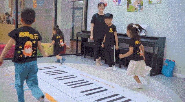 郑州竟有大师级钢琴启蒙课！5岁起报,练琴不用催,每月学费一千多