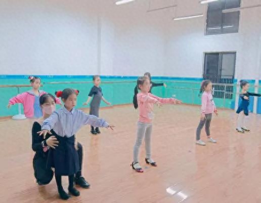 海滨湾社区青少年体育舞蹈培训