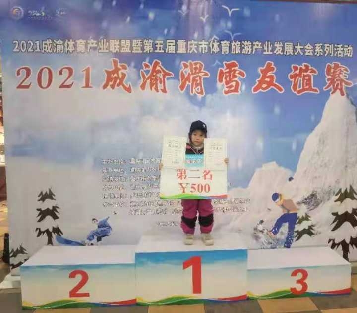 一年300天都在滑雪！五岁女孩高难度单板，谢霆锋也点赞