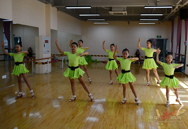成都市龙泉驿区鹏英云文化艺术培训学校，拉丁舞、中国舞考级