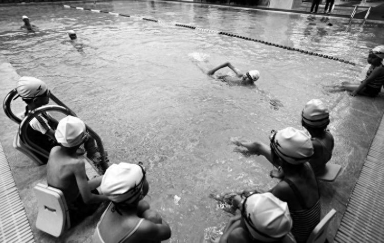 锻炼身体 掌握技能 西安暑期游泳培训班报名火爆