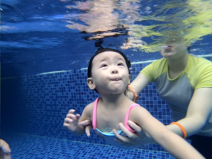 西安亲子游泳中心科普：一个专业的亲子游泳是怎样的