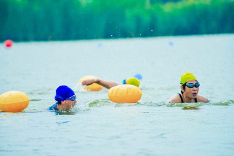 西安市首届全民健身大会公开水域游泳比赛火热开赛