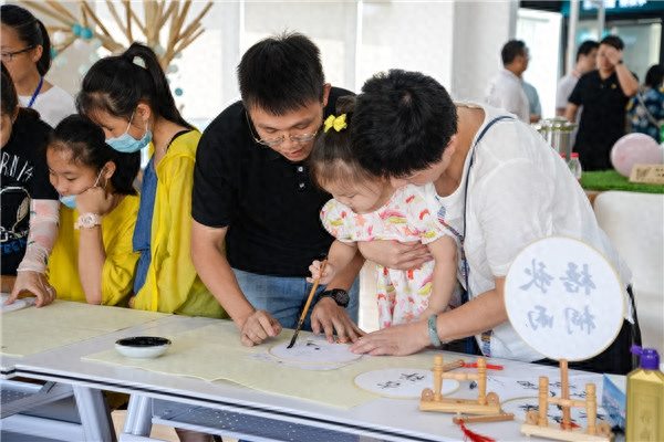 杭州“星级家长执照”工程——家校社协同育人的探路者