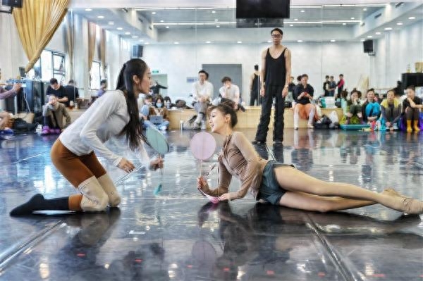 9位知名舞者集结上海“梦之队”，舞剧《白蛇》“镜花”与“水月”相生互应
