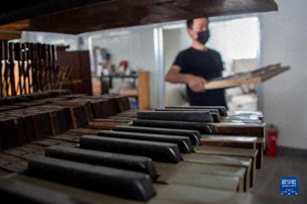 古董钢琴 重焕新“声”