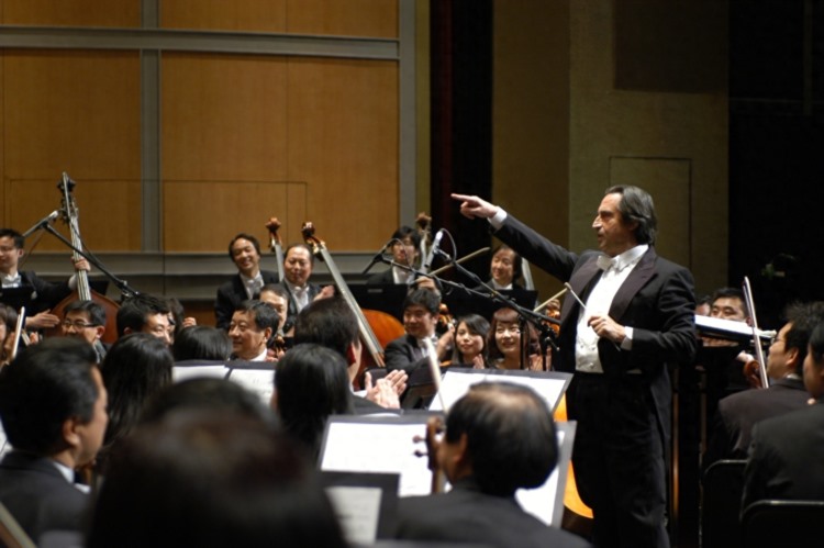 11位指挥大师16个经典瞬间，上海新年音乐会要在线上狂欢