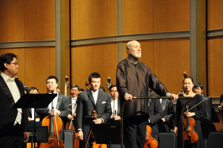 11位指挥大师16个经典瞬间，上海新年音乐会要在线上狂欢