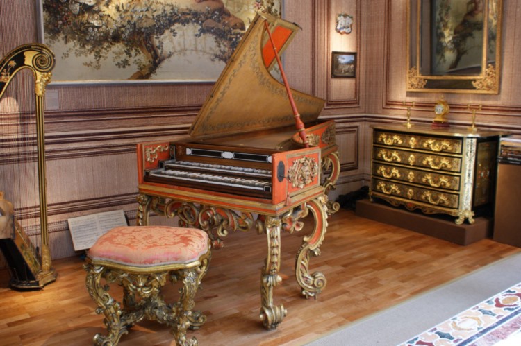 西安普拉姆伯格钢琴专卖店分享学钢琴要注意的事项