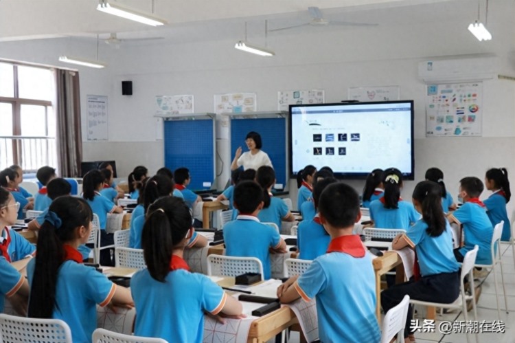 创新智慧书法 华文众合亮相第81届中国教育装备展示会