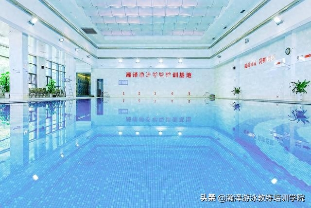 具备“攀珠峰”精神的游泳教练培训学院——瀚泽