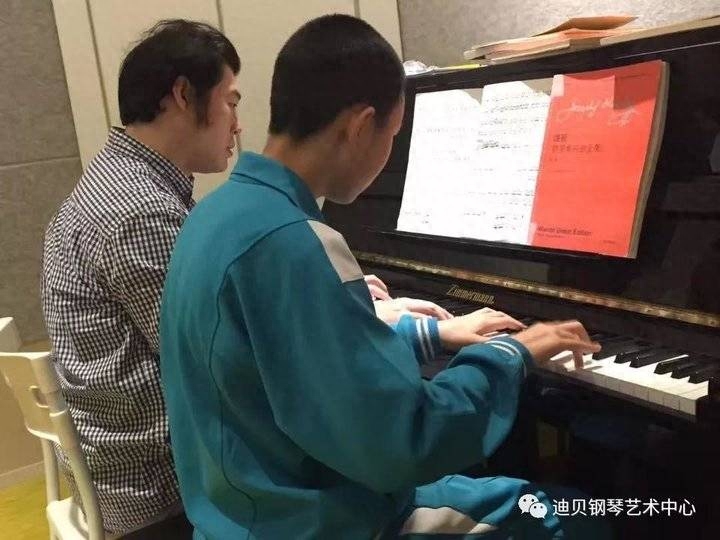 十年树木初成林：宋飞与迪贝钢琴和他的学生们