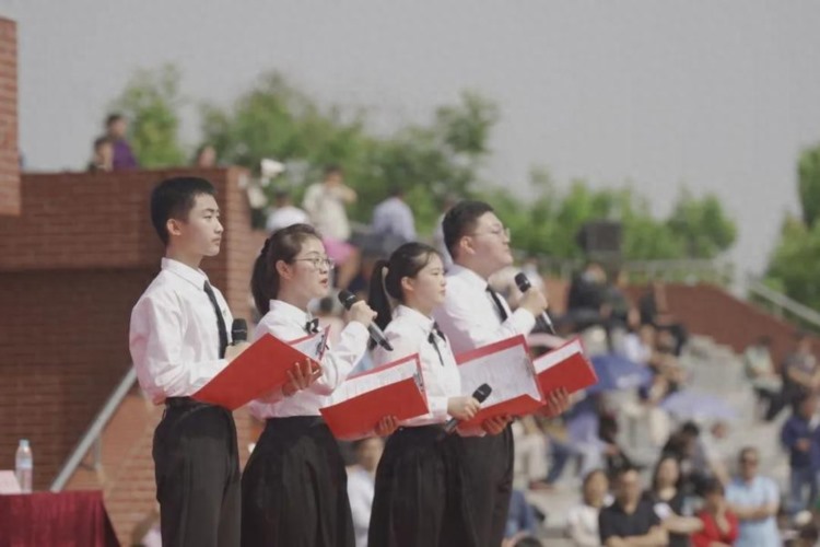 济阳闻韶中学第三届十八岁成人礼仪式隆重举行