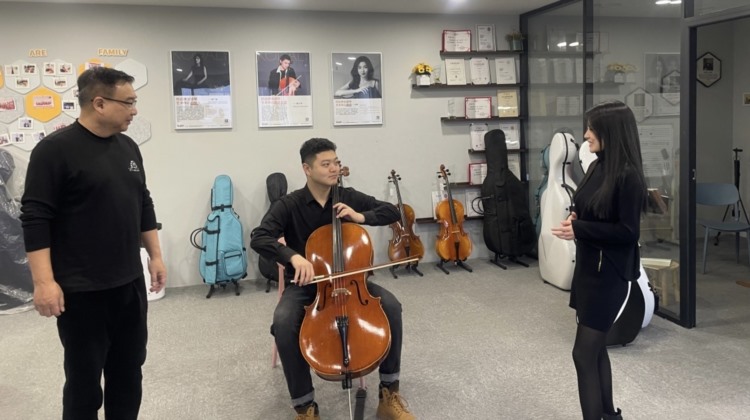 中国著名大提琴演奏家王晓元教授到访珂达伊大提琴艺术中心！