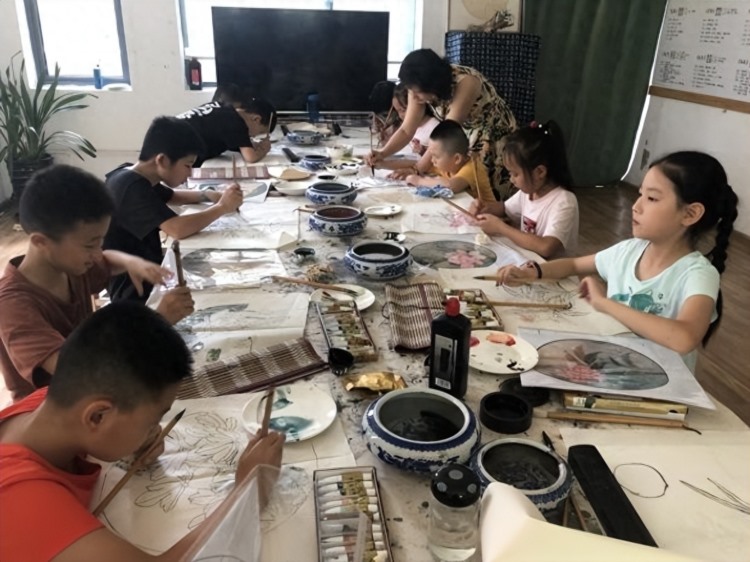 福建福州大儒新中式学社 带孩子们走进国画世界