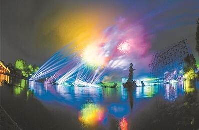 南京在玄武湖公园举行焰火表演全城同唱祖国好