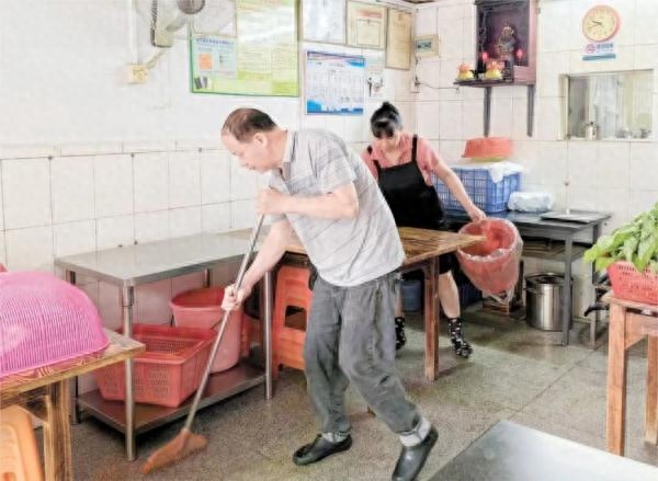 两荤两素12元还配饭配汤……江门这家14年老店慰藉无数辛苦人的胃