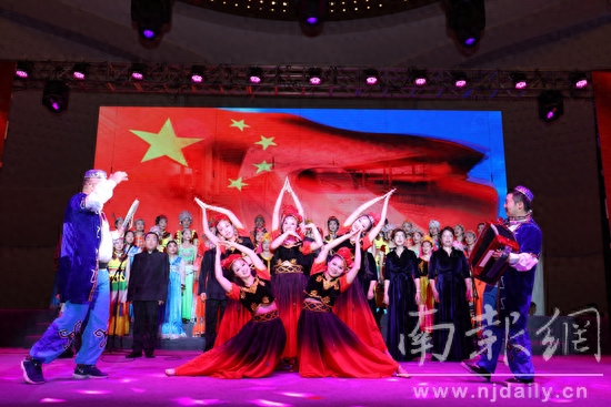建邺举行庆祝新中国成立70周年职工歌唱比赛