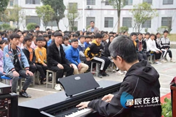 钢琴硕士生必进“移动琴房”湖南师大探索高等音乐教育新模式