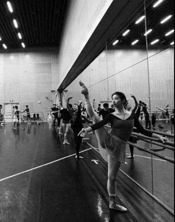 维也纳芭蕾舞大奖赛苏州芭蕾舞团选手满载而归