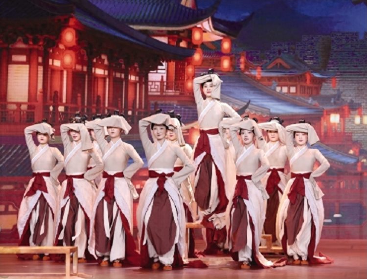 沈阳音乐学院取材辽代壁画创排的古典舞《散乐图》登上央视