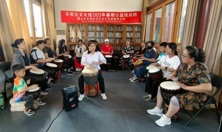 唐山市丰南区文化馆应群众需求开设手鼓培训班