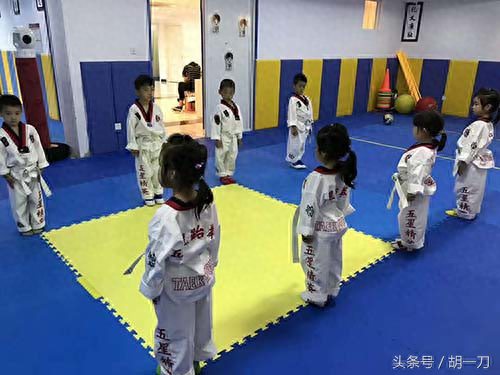 站住，别动！杭州五星跆拳道教练喊你来学双截棍