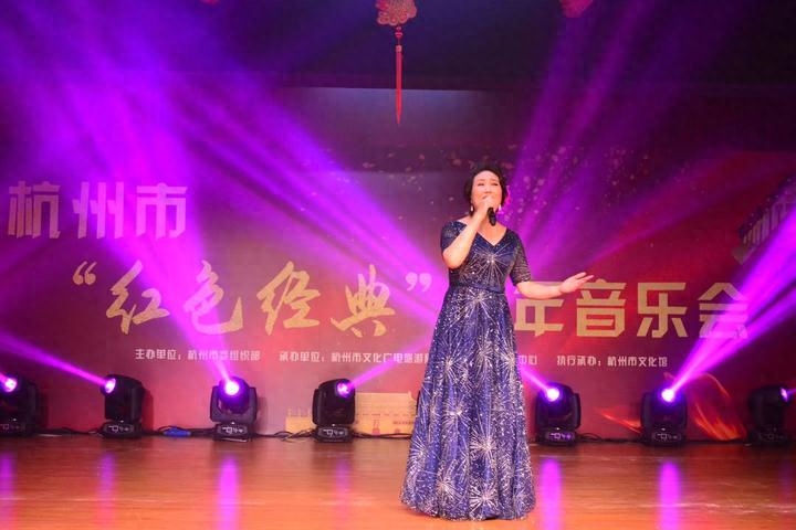 杭州一群中老年歌手用歌声跨年