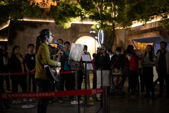城市的人情味！杭州河坊街新设音乐角网红流浪歌手今晚开唱
