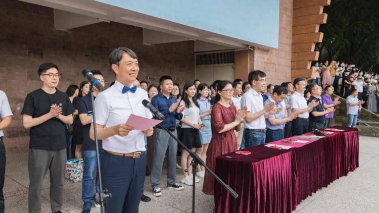 重庆南开中学举行高三毕业典礼暨成人仪式