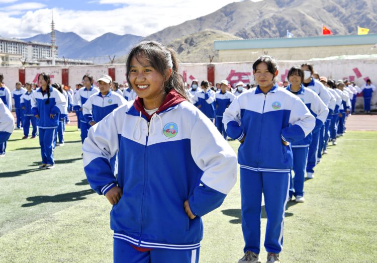 粽子里的文化味——记西藏山南第二高中端午节的一天