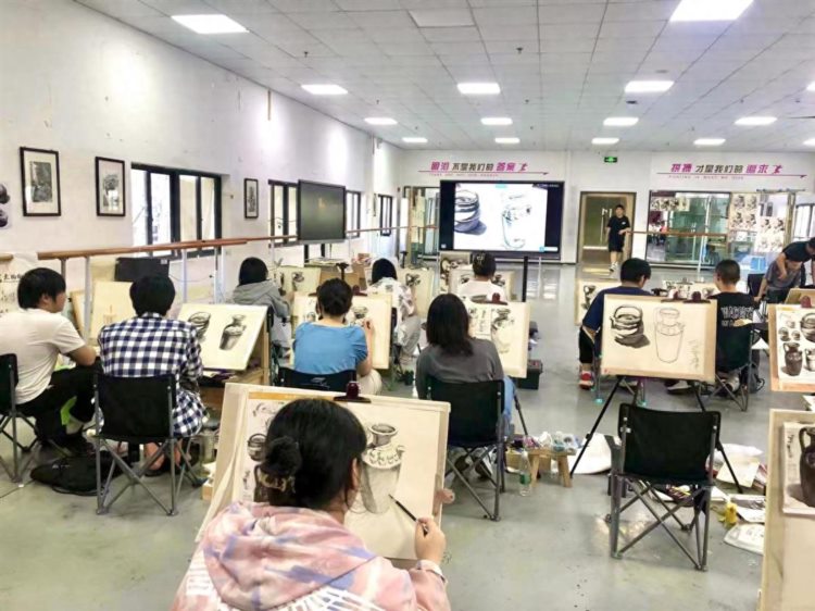 武汉最牛中职生美术班逆袭985高校不是梦