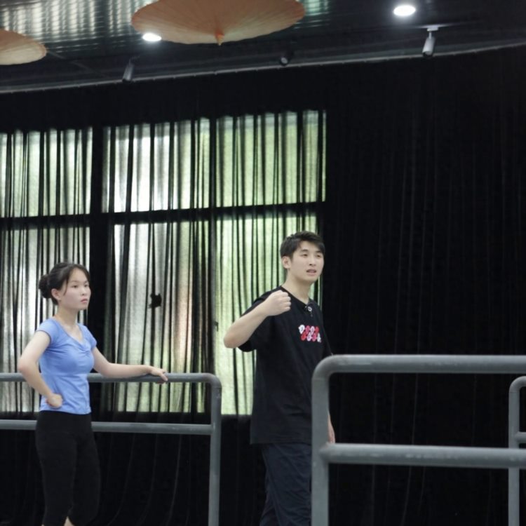 搬腿一定要朝着这个方向去努力。#福建舞蹈艺考#福州舞蹈艺考