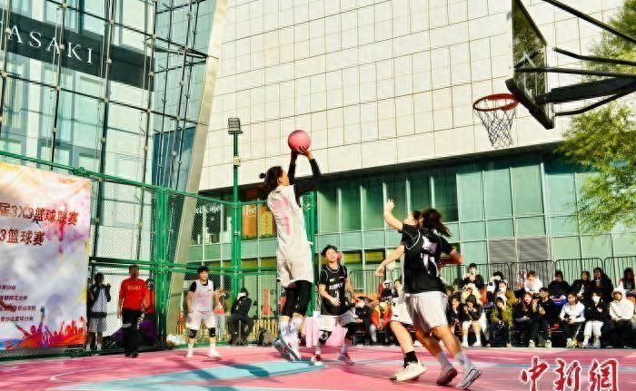 首届首都大学生3x3篮球联赛粉色风暴在国贸商城举行