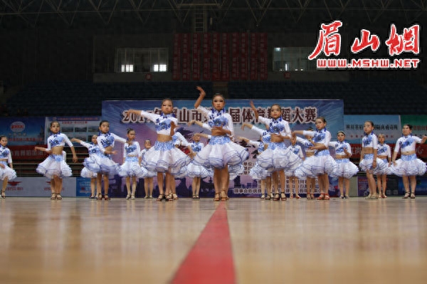 眉山市第十届体育舞蹈大赛举行