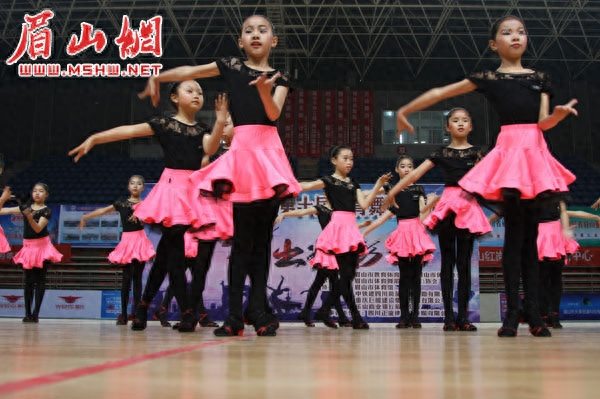 眉山市第十届体育舞蹈大赛举行
