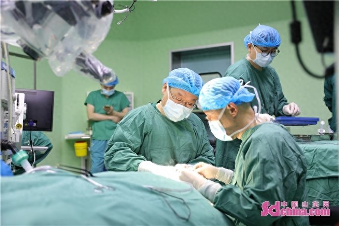 胶东首例希望之家成人免费人工耳蜗植入项目于烟台毓璜顶医院进行