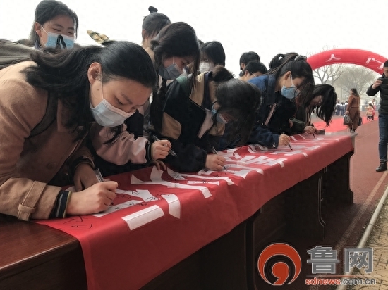 淄博博山区实验中学举行高三学子十八岁成人礼