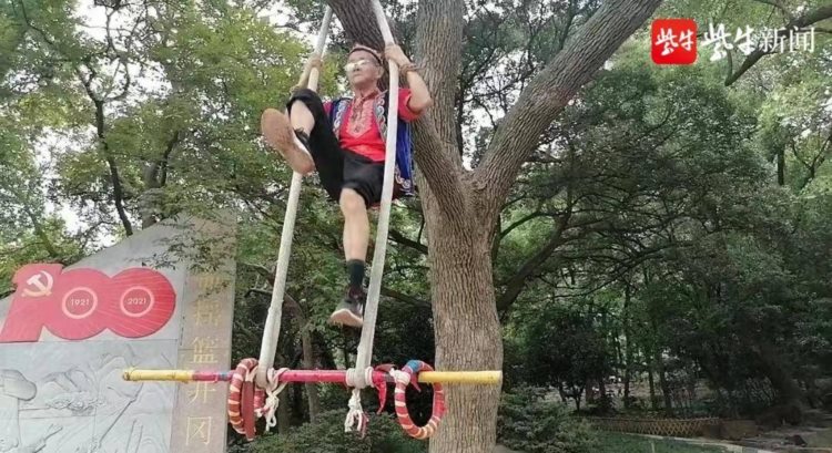「视频」70岁的无锡人陈建新爱锻炼，还自创了“攀绳运动”