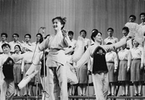 一文读懂北京红五月歌咏比赛歌声伴随着几代北京人走过光辉岁月